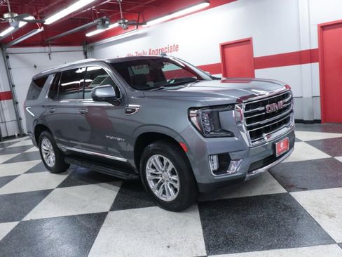 Used 2021 GMC Yukon SLT w/ SLT Premium Package image 3