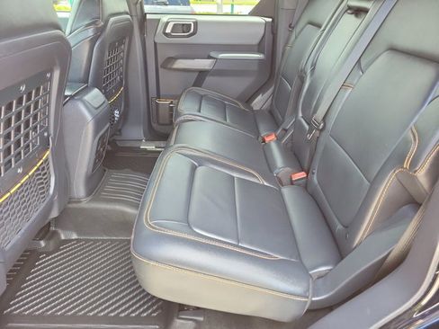 Used 2023 Ford Bronco Badlands AWD/4WD image 14