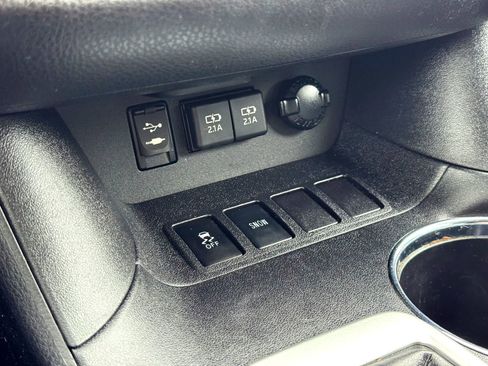 Used 2019 Toyota Highlander XLE image 29