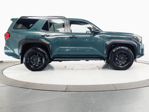 Certified 2025 Toyota 4Runner TRD Off-Road AWD/4WD image 12