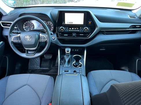 Used 2023 Toyota Highlander LE image 13
