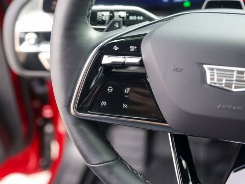 Used 2025 Cadillac Lyriq Luxury image 13