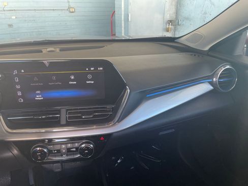 Used 2025 Chevrolet Trax LT image 34