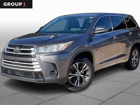 Used 2018 Toyota Highlander LE image 1