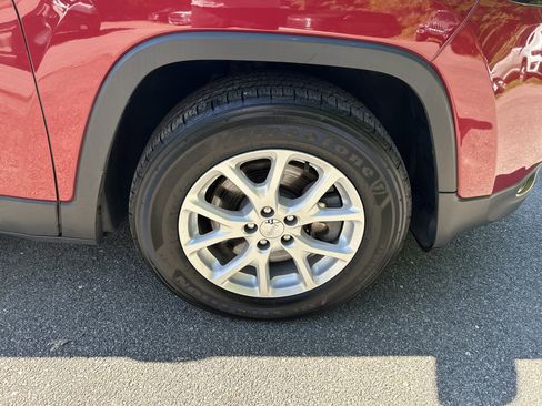 Used 2017 Jeep Cherokee Latitude w/ True North Edition AWD/4WD image 10