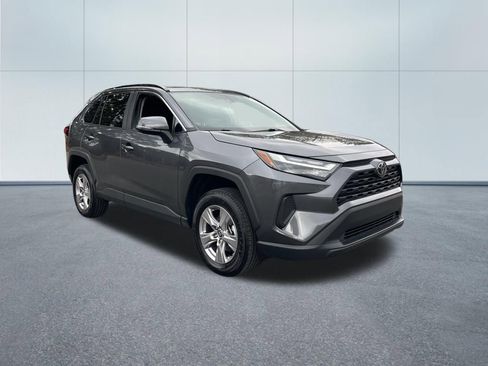 Used 2025 Toyota RAV4 XLE w/ Convenience Package image 4