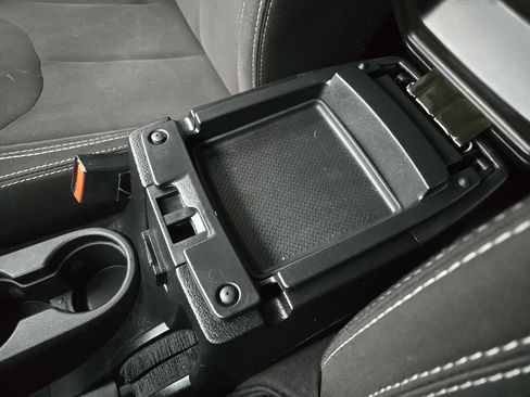 Used 2015 Jeep Wrangler Unlimited Sahara w/ Connectivity Group image 60