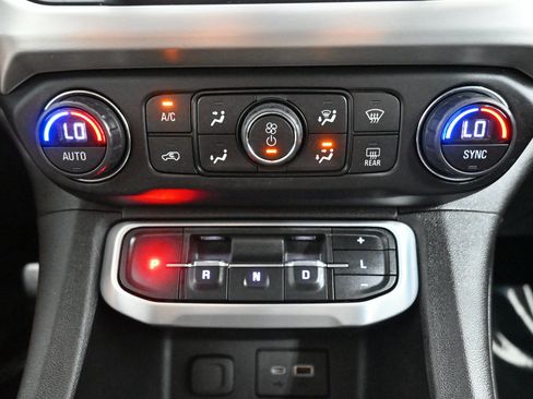 Used 2020 GMC Acadia SLE FWD image 11