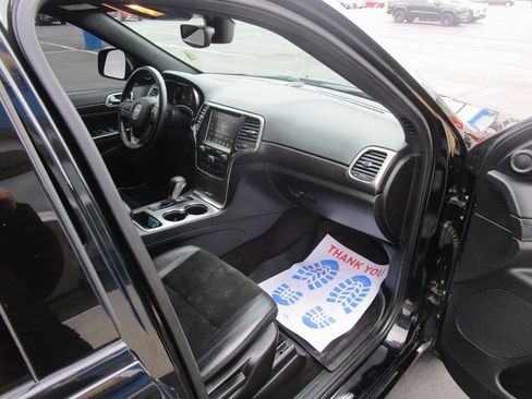 Used 2017 Jeep Grand Cherokee Altitude image 25