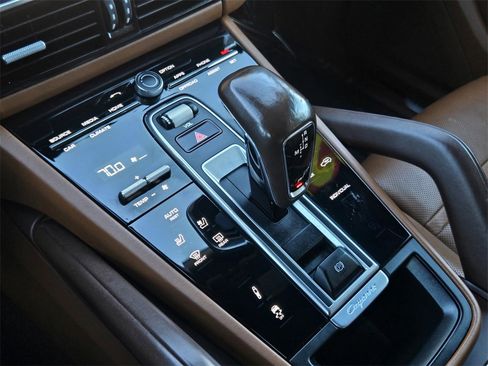 Used 2023 Porsche Cayenne Platinum Edition w/ Premium Package Plus (PIA) image 35