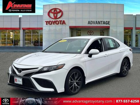 Used 2024 Toyota Camry SE w/ Cold Weather Package FWD image 4