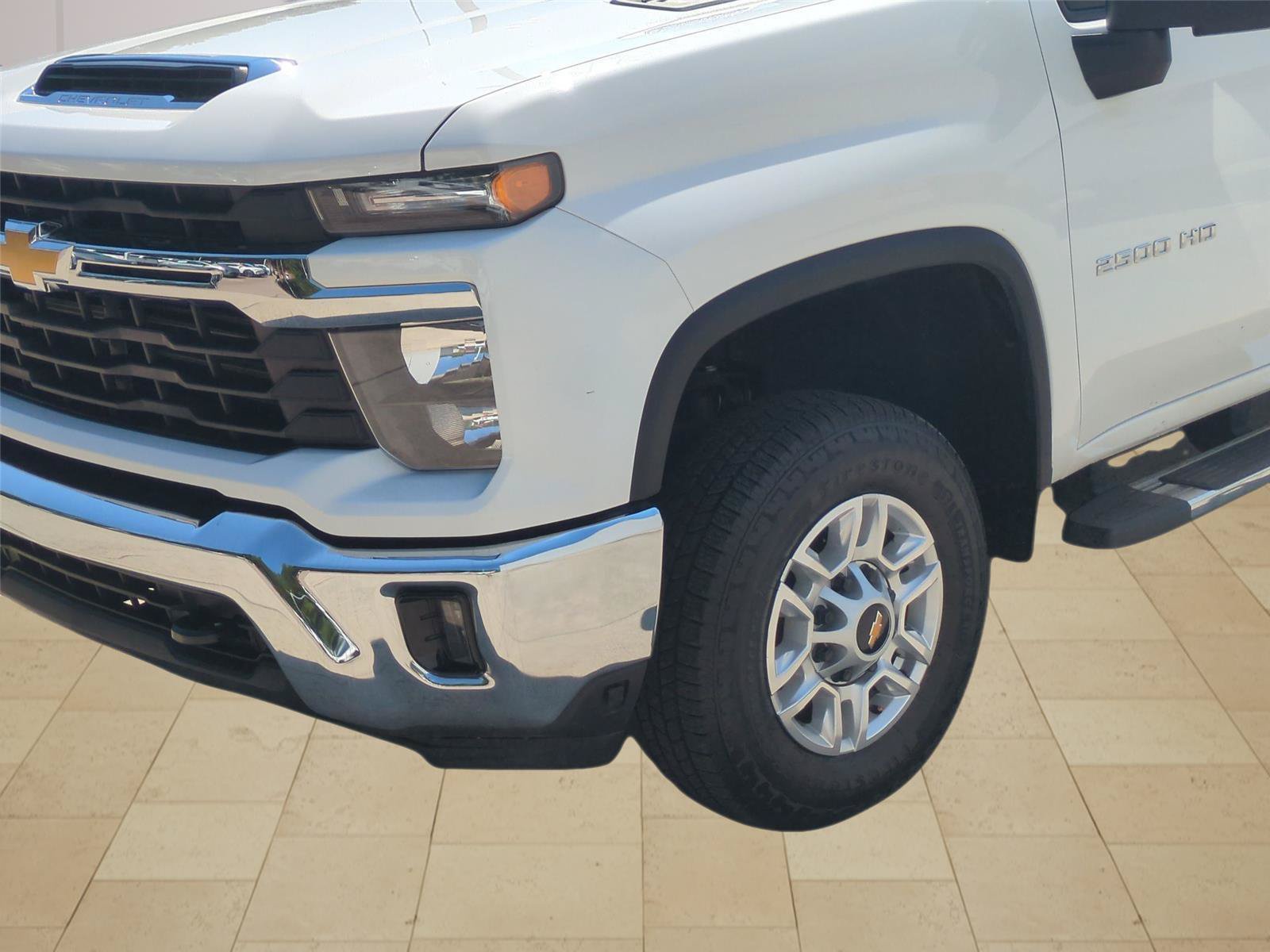 Used 2025 Chevrolet Silverado 2500 LT w/ Convenience Package AWD/4WD image 9