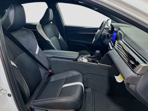 New 2026 Toyota Camry Hybrid FWD image 24