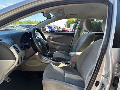 Used 2013 Toyota Corolla LE FWD image 14