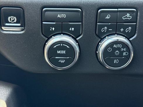 Used 2026 GMC Sierra 1500 SLT AWD/4WD image 18