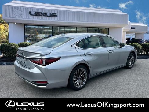 Used 2024 Lexus ES 300h Ultra Luxury w/ Accessory Package (Z1) FWD image 5