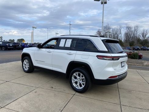 Used 2023 Jeep Grand Cherokee Limited image 7