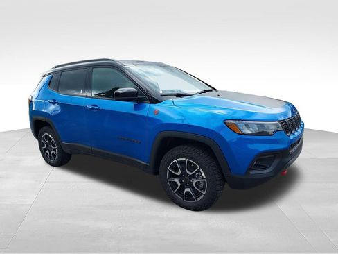 New 2026 Jeep Compass Trailhawk w/ Sun, Sound & Navigation Group AWD/4WD image 7
