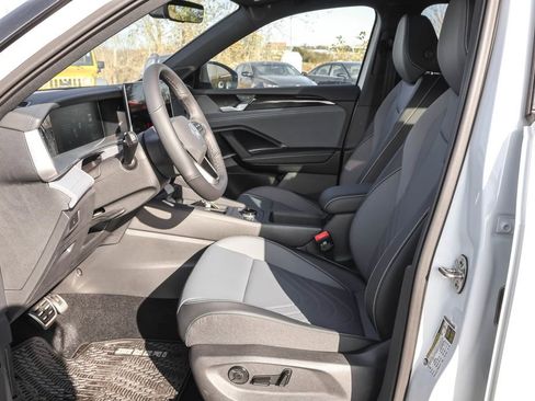 New 2025 Volkswagen Tiguan SE R-Line image 5