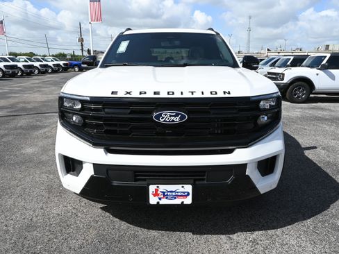New 2027 Ford Expedition Platinum w/ Stealth Appearance Package AWD/4WD image 10