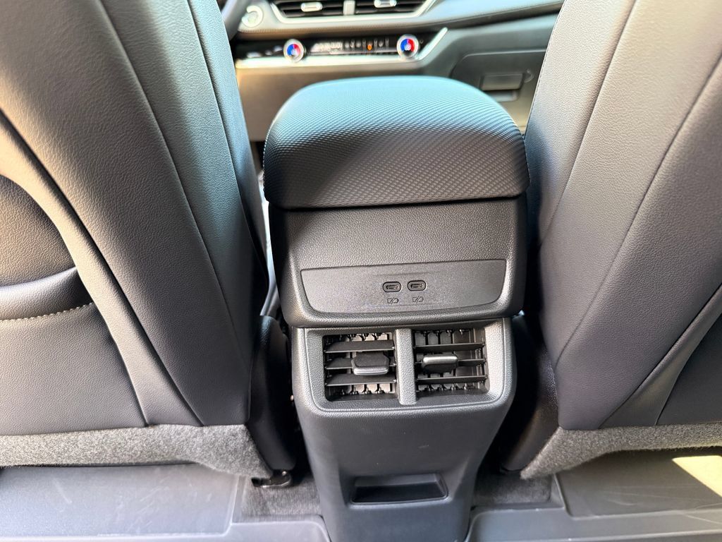 New 2027 Chevrolet Equinox LT w/ Convenience Package II FWD image 26