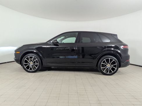 Certified 2023 Porsche Cayenne Platinum Edition AWD/4WD image 2