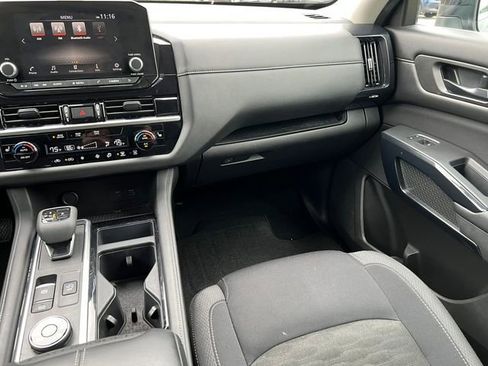 Used 2024 Nissan Pathfinder SV AWD/4WD image 30