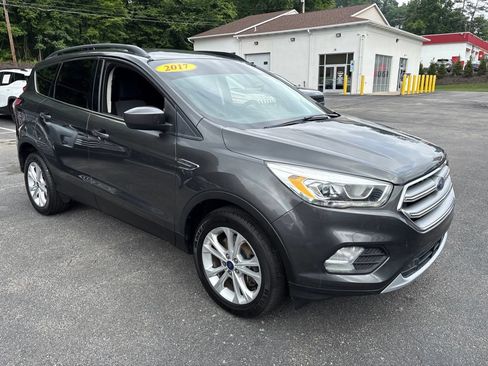 Used 2017 Ford Escape SE w/ Equipment Group 201A AWD/4WD image 7