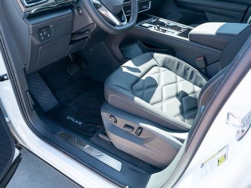 New 2026 Volkswagen Atlas SE FWD image 29
