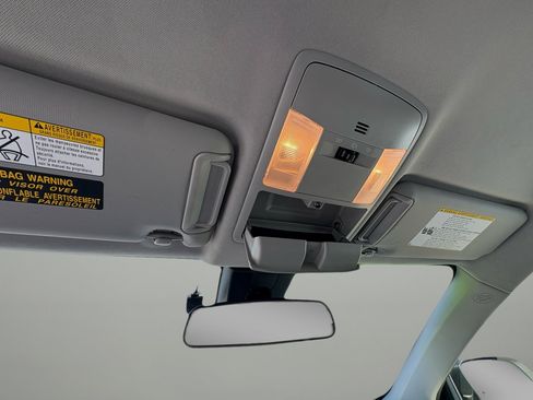 Used 2018 Toyota RAV4 LE Plus image 27