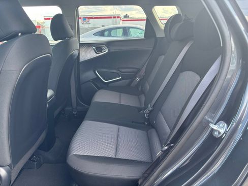 Used 2025 Kia Soul LX w/ LX Technology Package FWD image 20