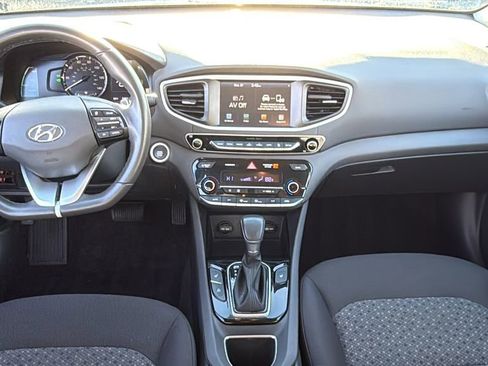Used 2019 Hyundai Ioniq Plug-In Hybrid image 12