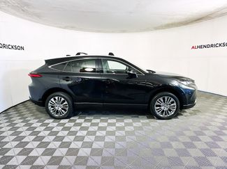 Used 2024 Toyota Venza XLE video 2