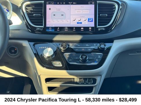 Used 2024 Chrysler Pacifica Touring-L image 16