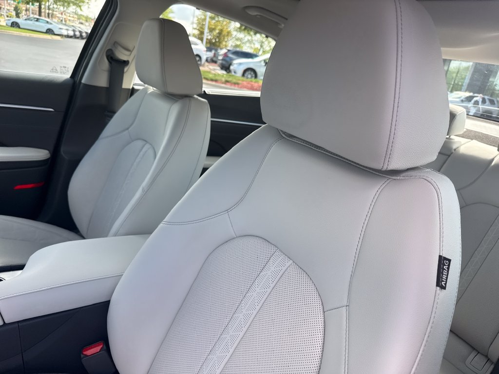 Certified 2025 Hyundai Sonata Limited FWD image 12