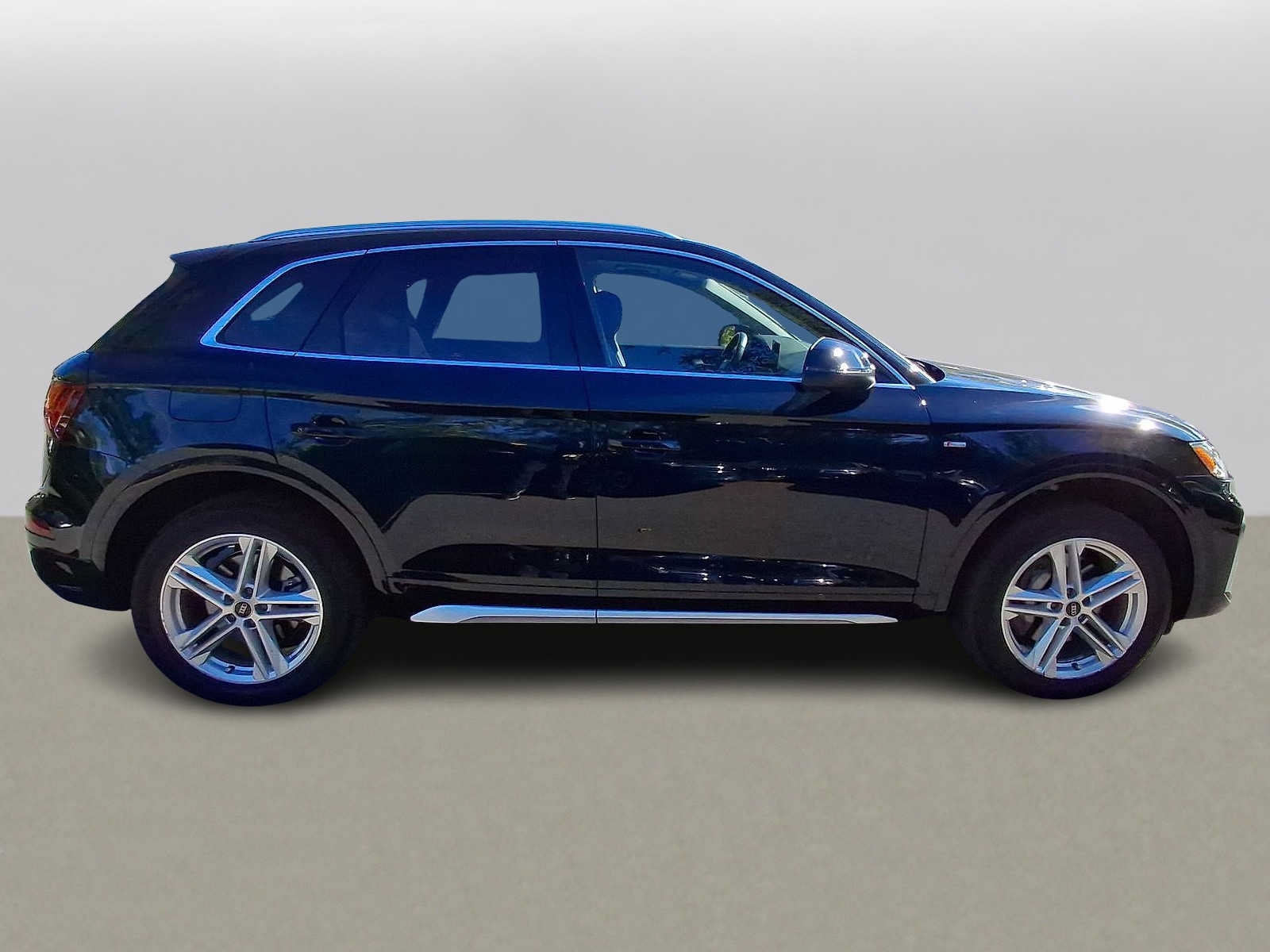 Certified 2024 Audi Q5 e Premium AWD/4WD image 32