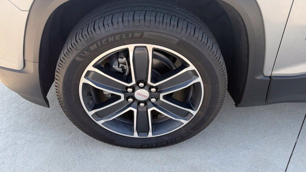 Used 2022 GMC Acadia SLT w/ Technology Package FWD image 10