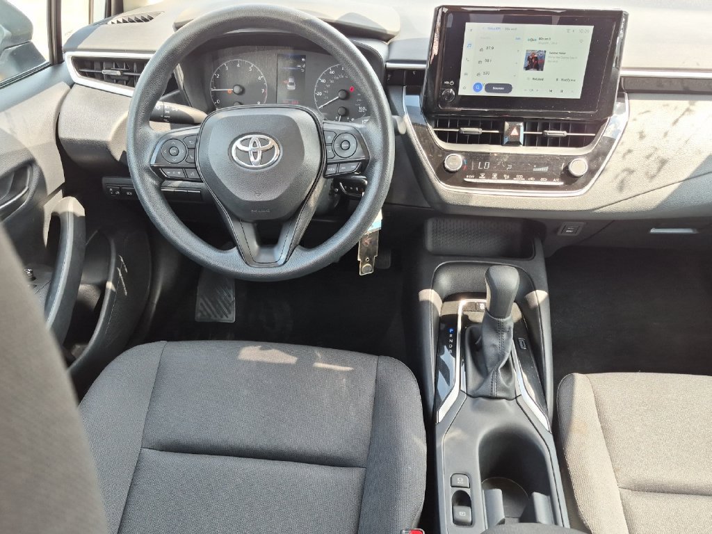 Used 2025 Toyota Corolla LE FWD image 14