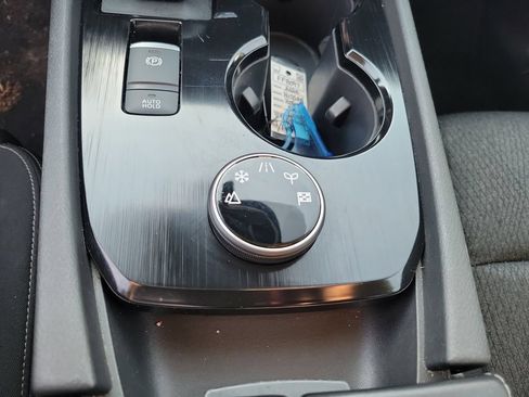 Used 2024 Nissan Rogue SV AWD/4WD image 27