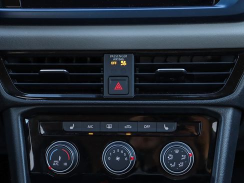 Used 2023 Volkswagen Taos SE image 14