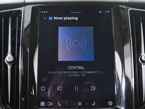 Used 2025 Volvo XC60 B5 Plus image 18