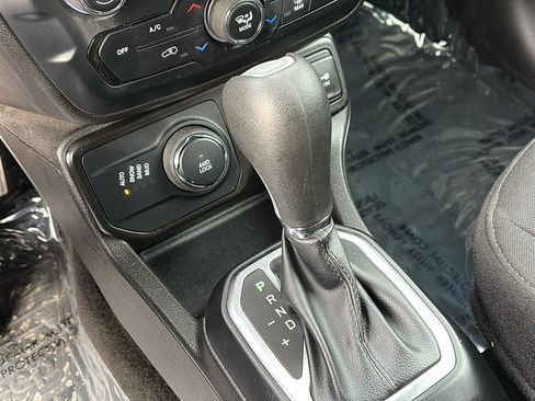 Certified 2023 Jeep Renegade Latitude image 20