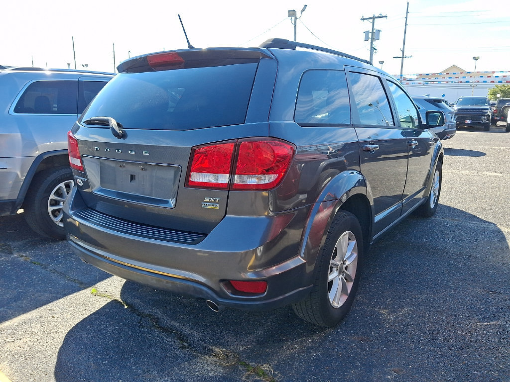 Used 2016 Dodge Journey SXT w/ Comfort/Convenience Group FWD image 4