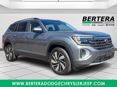 Used 2025 Volkswagen Atlas SE AWD/4WD image 1