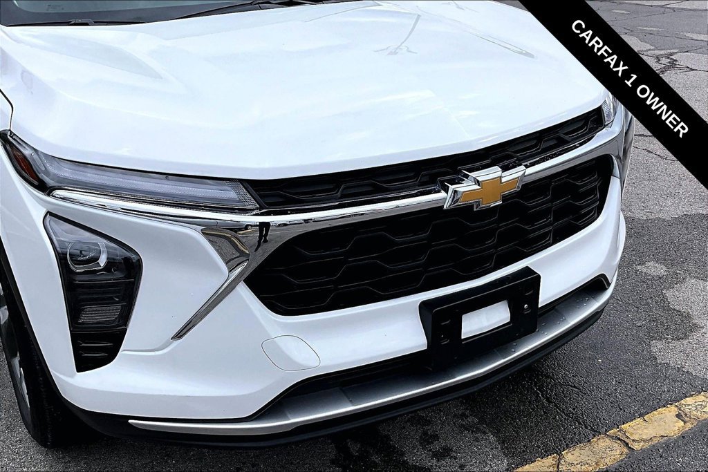 Used 2025 Chevrolet Trax LT FWD image 31