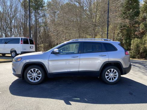 Used 2020 Jeep Cherokee Latitude w/ Cold Weather Group image 6