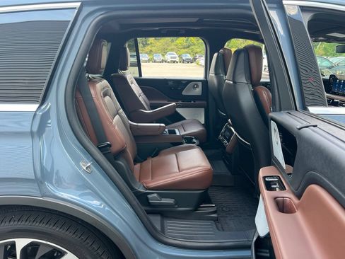 Used 2025 Lincoln Aviator Reserve w/ Luxury Package AWD/4WD image 37