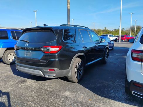 Used 2023 Honda Pilot Touring image 2