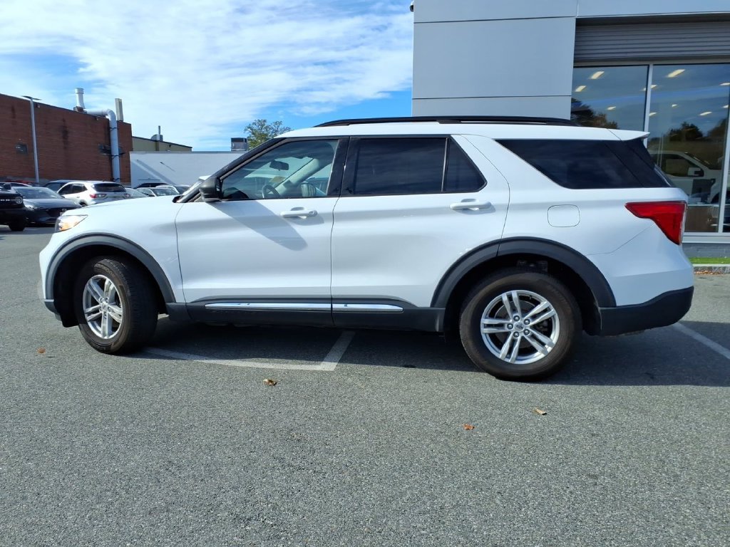 Used 2021 Ford Explorer XLT w/ Equipment Group 202A AWD/4WD image 9