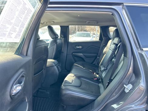 Used 2019 Jeep Cherokee Latitude Plus w/ Cold Weather Group image 23